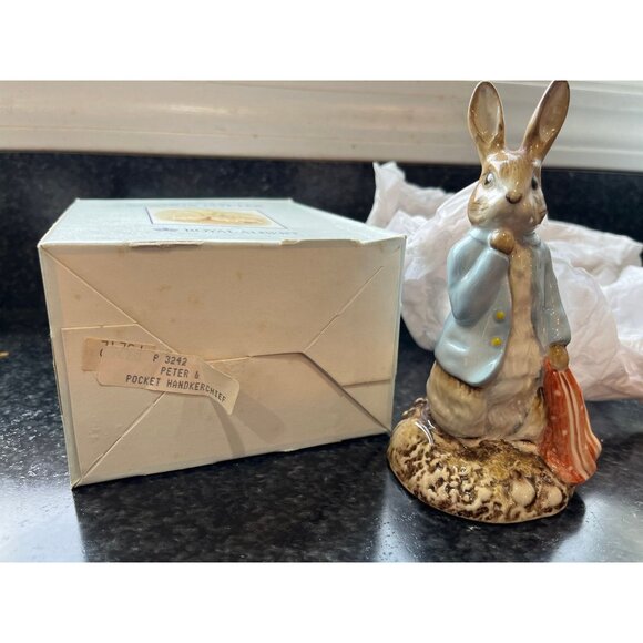Vintage 1990's Peter and the Red Pocket Handkerchief Beatrix Potter Figurine - Picture 4 of 9